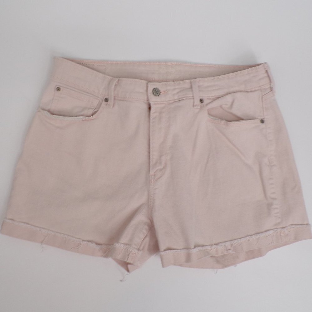 Levi's Signature Women's Soft Pink High Rise Denim Shorts - size W33 - Picture 1 of 9